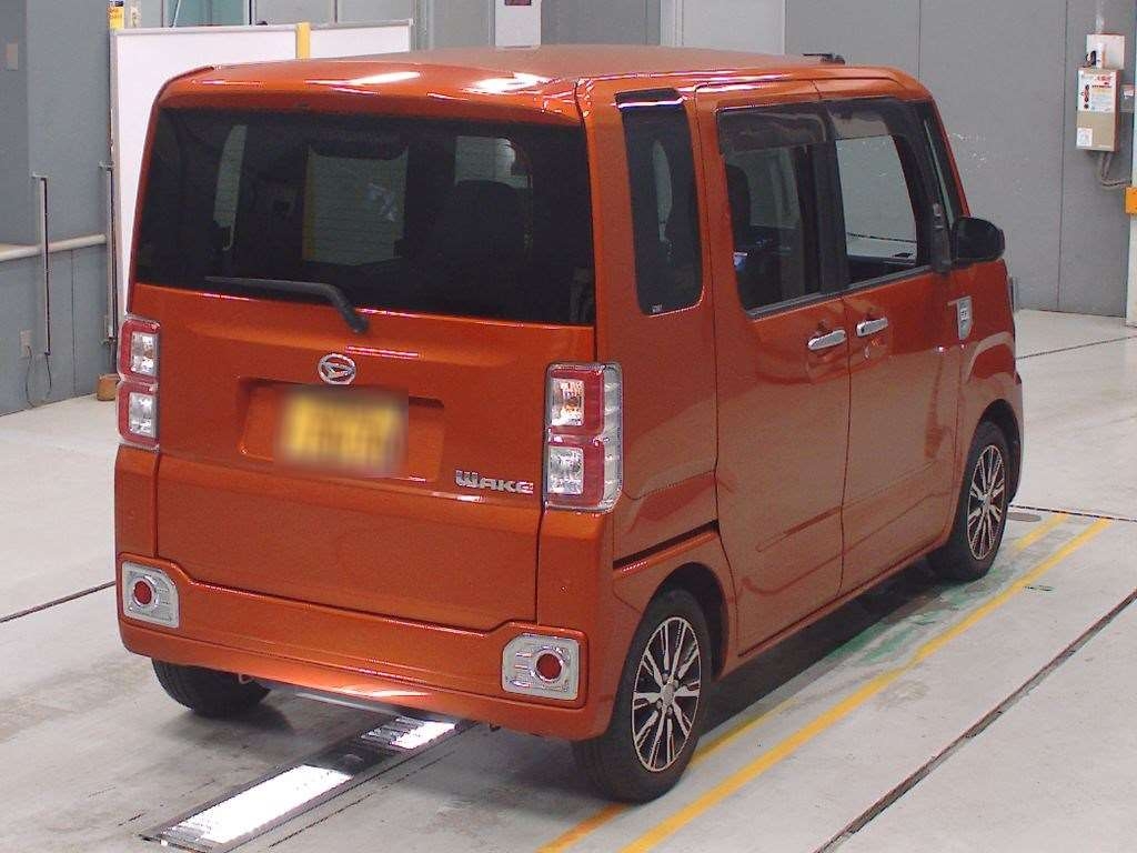DAIHATSU WAKE