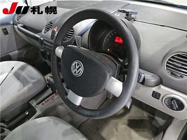 VOLKSWAGEN BEETLE