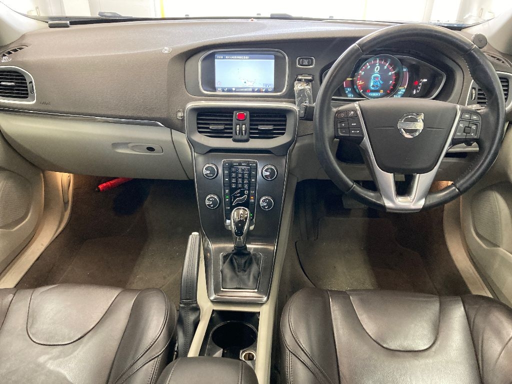 VOLVO V40