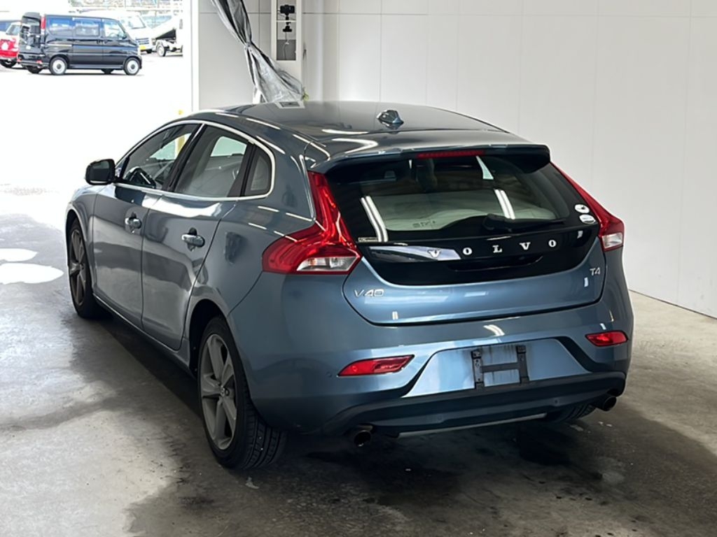 VOLVO V40