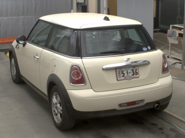 MINI HATCH