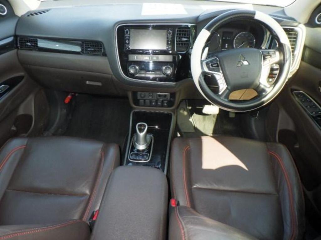 MITSUBISHI OUTLANDER