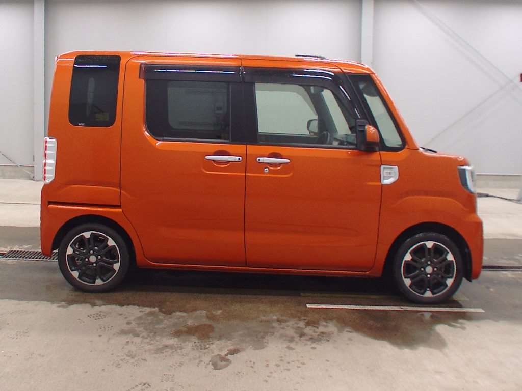 DAIHATSU WAKE