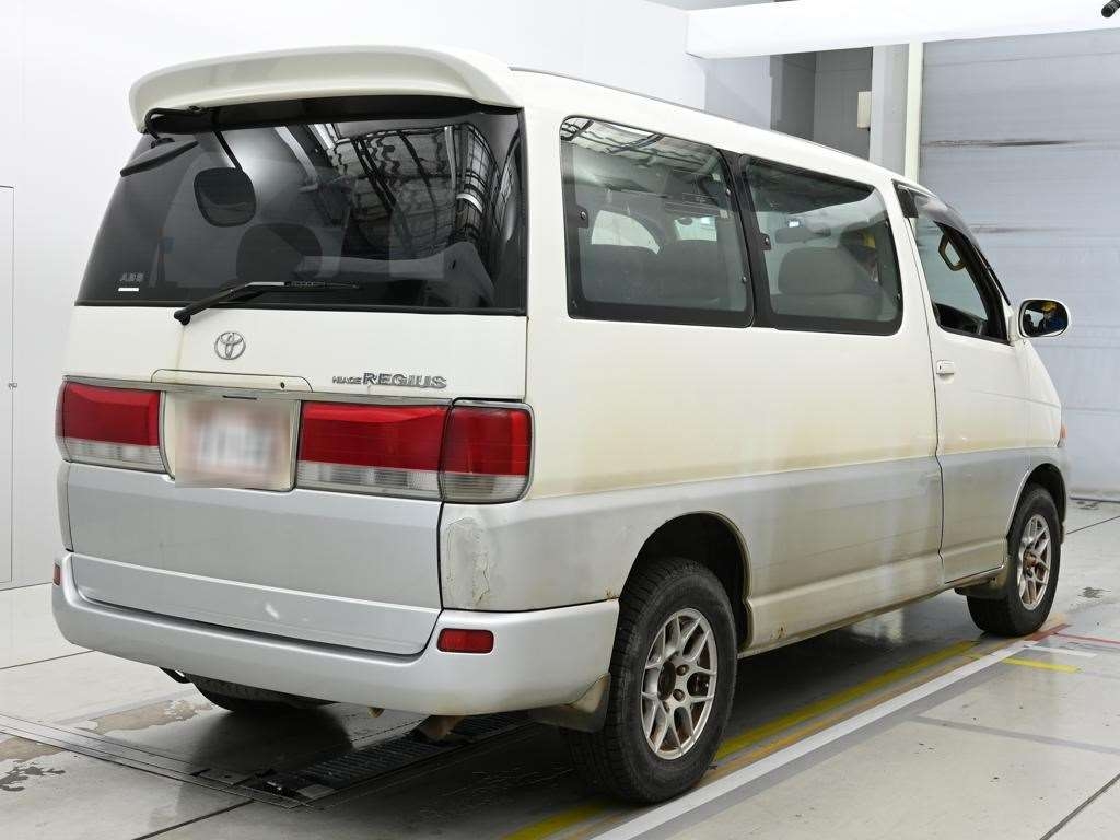 TOYOTA HIACE REGIUS