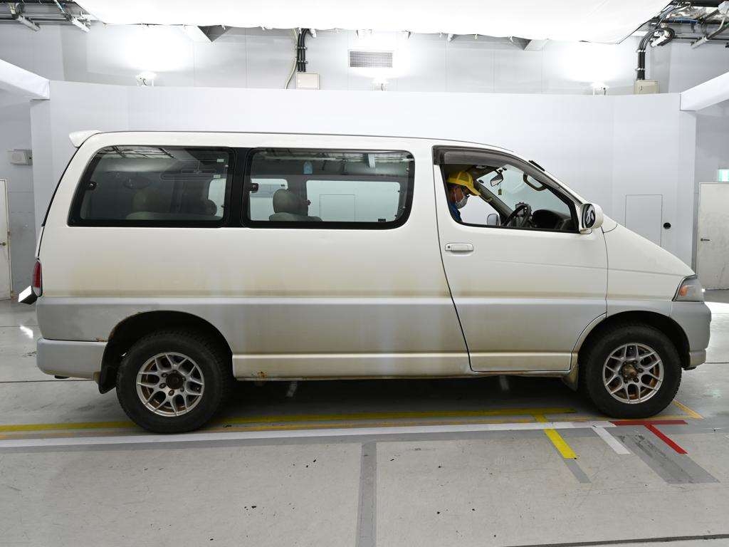 TOYOTA HIACE REGIUS