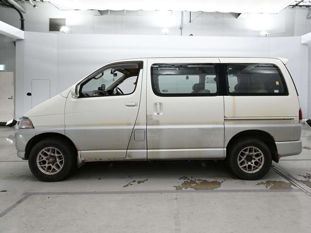 TOYOTA HIACE REGIUS