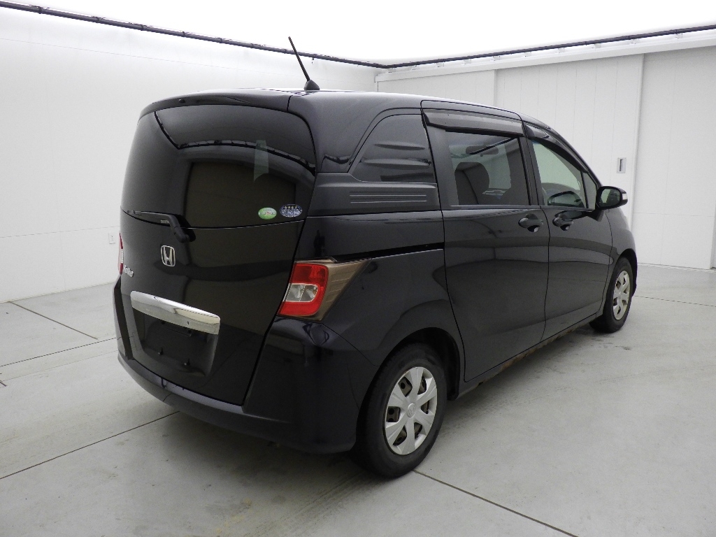 HONDA FREED SPIKE