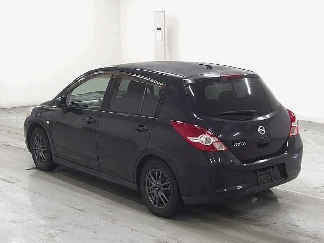 NISSAN TIIDA