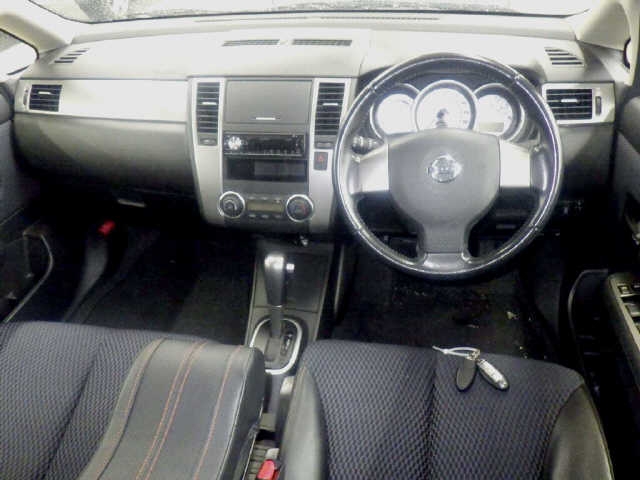 NISSAN TIIDA