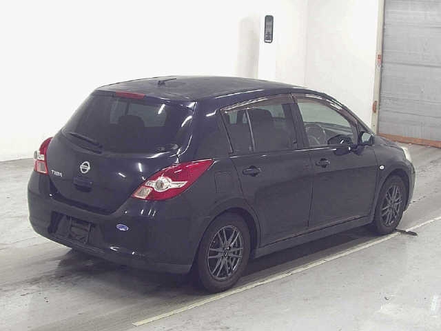 NISSAN TIIDA