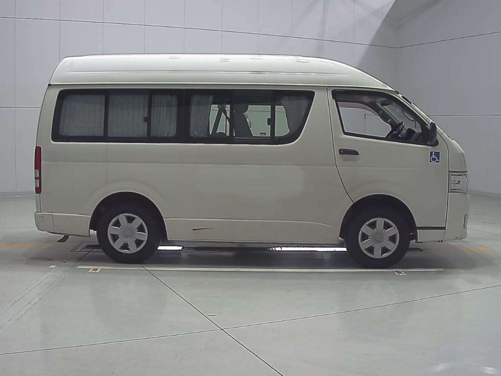 TOYOTA REGIUS ACE