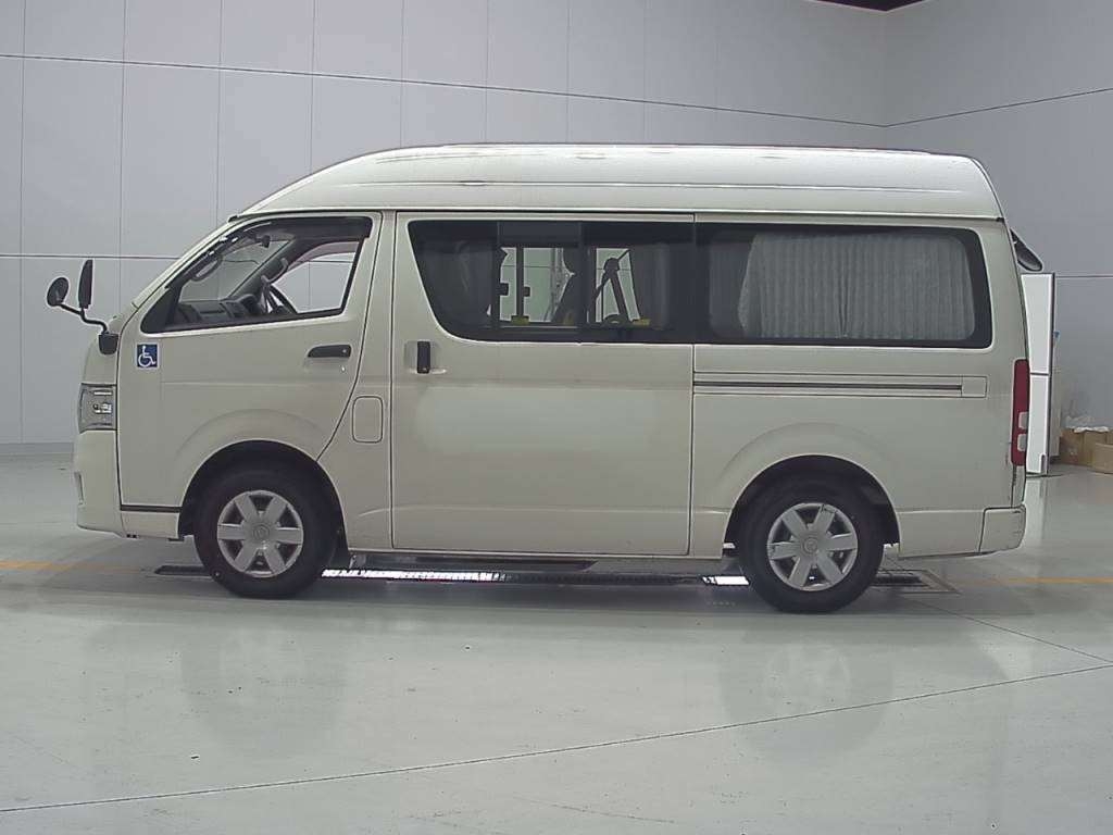 TOYOTA REGIUS ACE