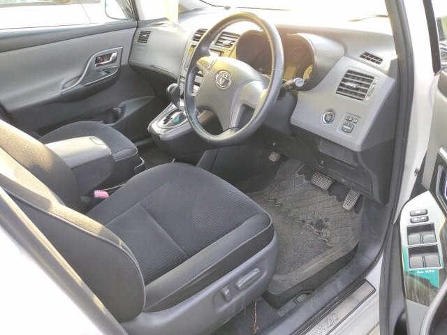 TOYOTA MARK X ZIO