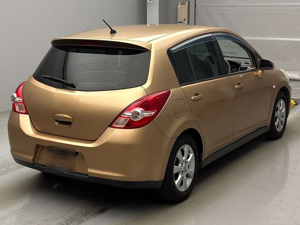 NISSAN TIIDA
