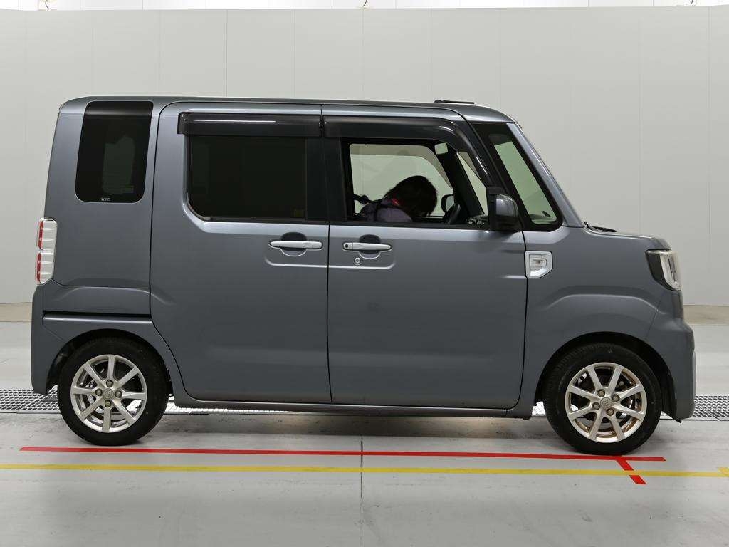 TOYOTA PIXIS MEGA