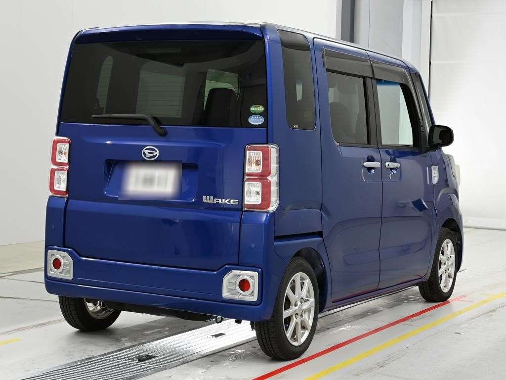 DAIHATSU WAKE