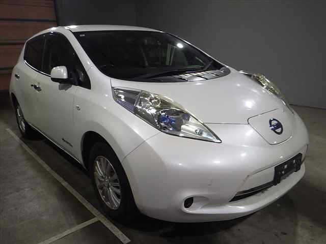 NISSAN LEAF