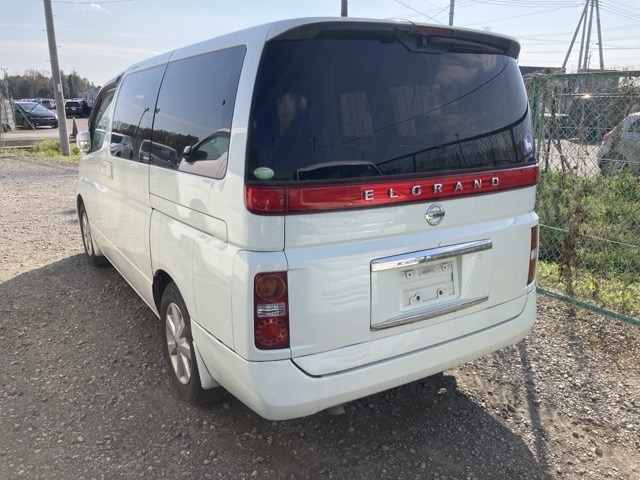 NISSAN ELGRAND
