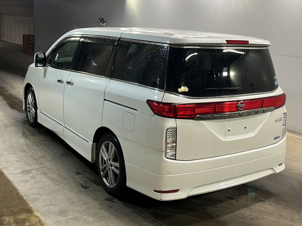 NISSAN ELGRAND