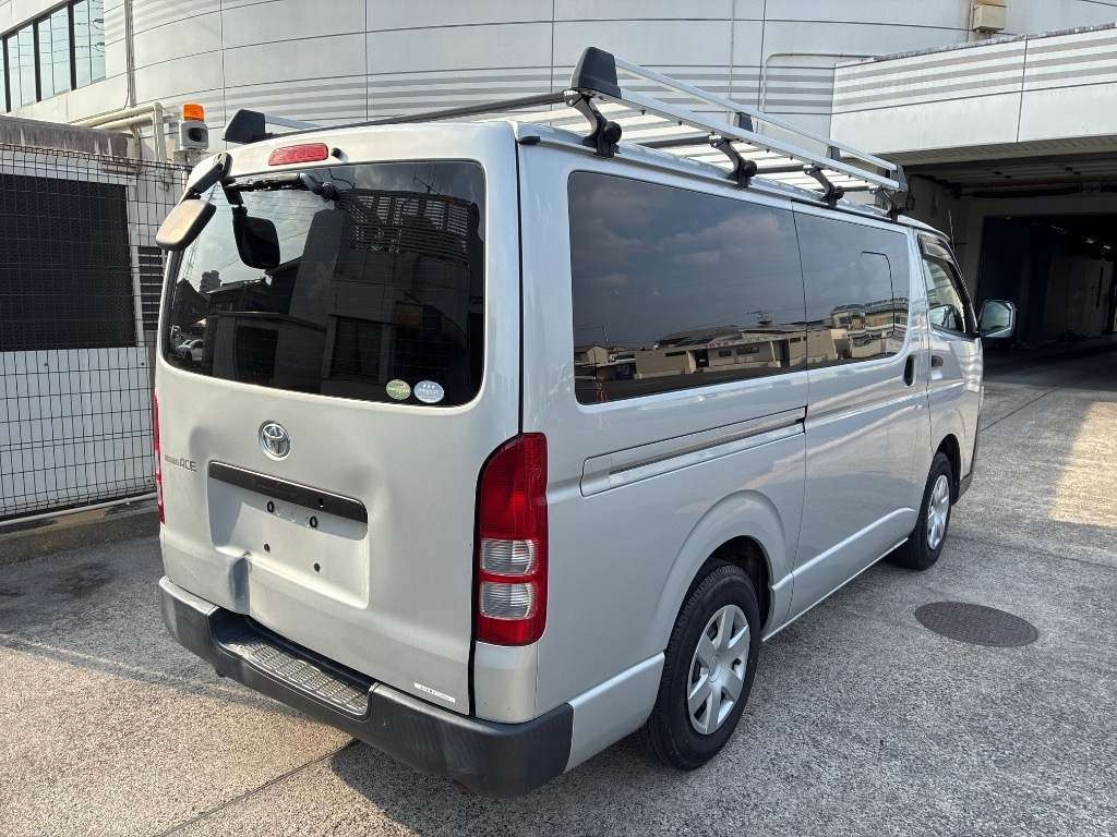 TOYOTA REGIUS ACE