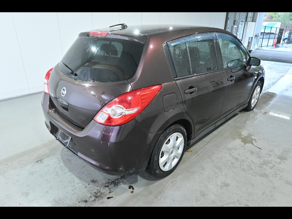 NISSAN TIIDA