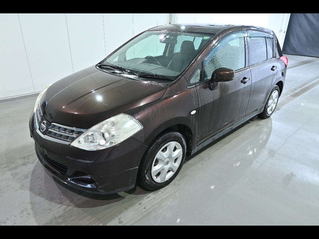 NISSAN TIIDA