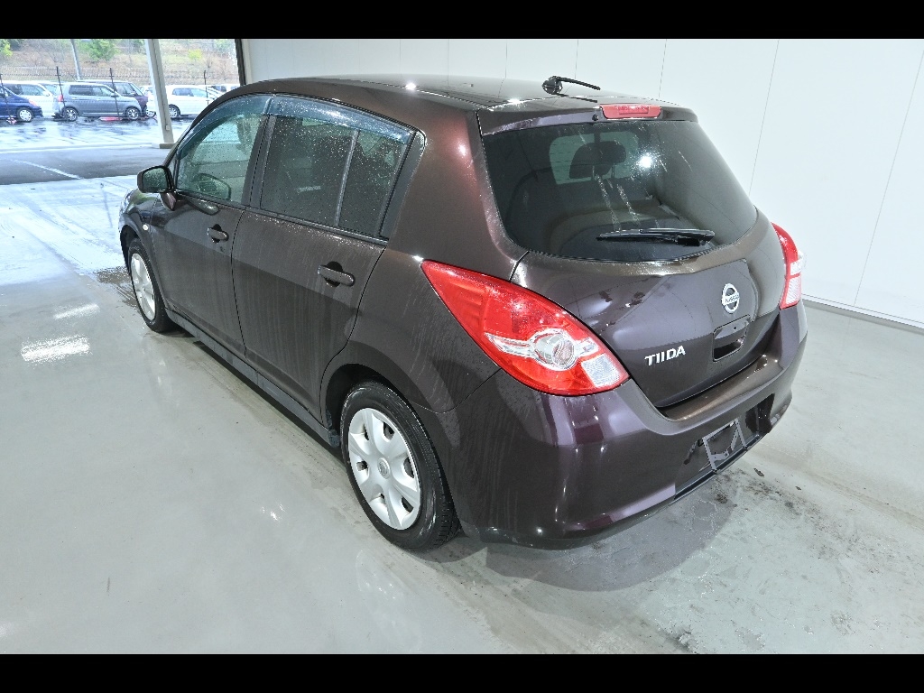 NISSAN TIIDA