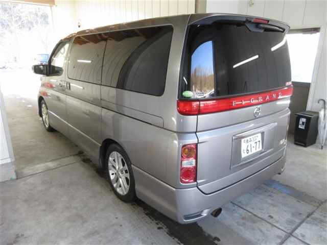 NISSAN ELGRAND