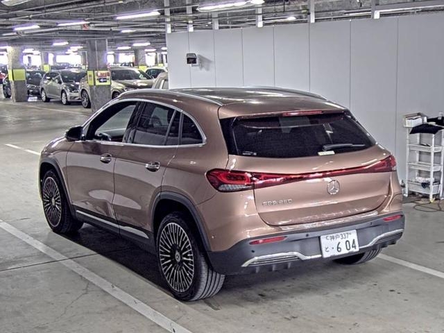 MERCEDES-BENZ EQA