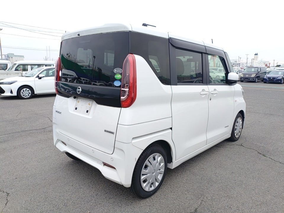 NISSAN ROOX
