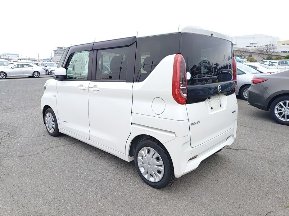 NISSAN ROOX