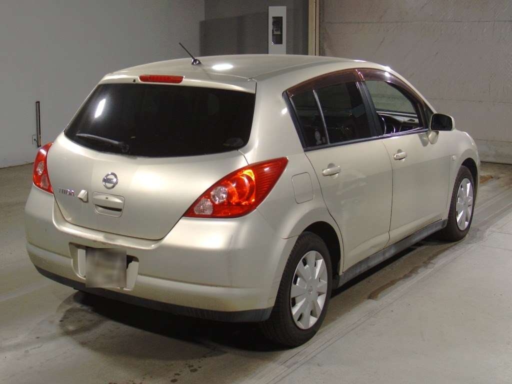 NISSAN TIIDA