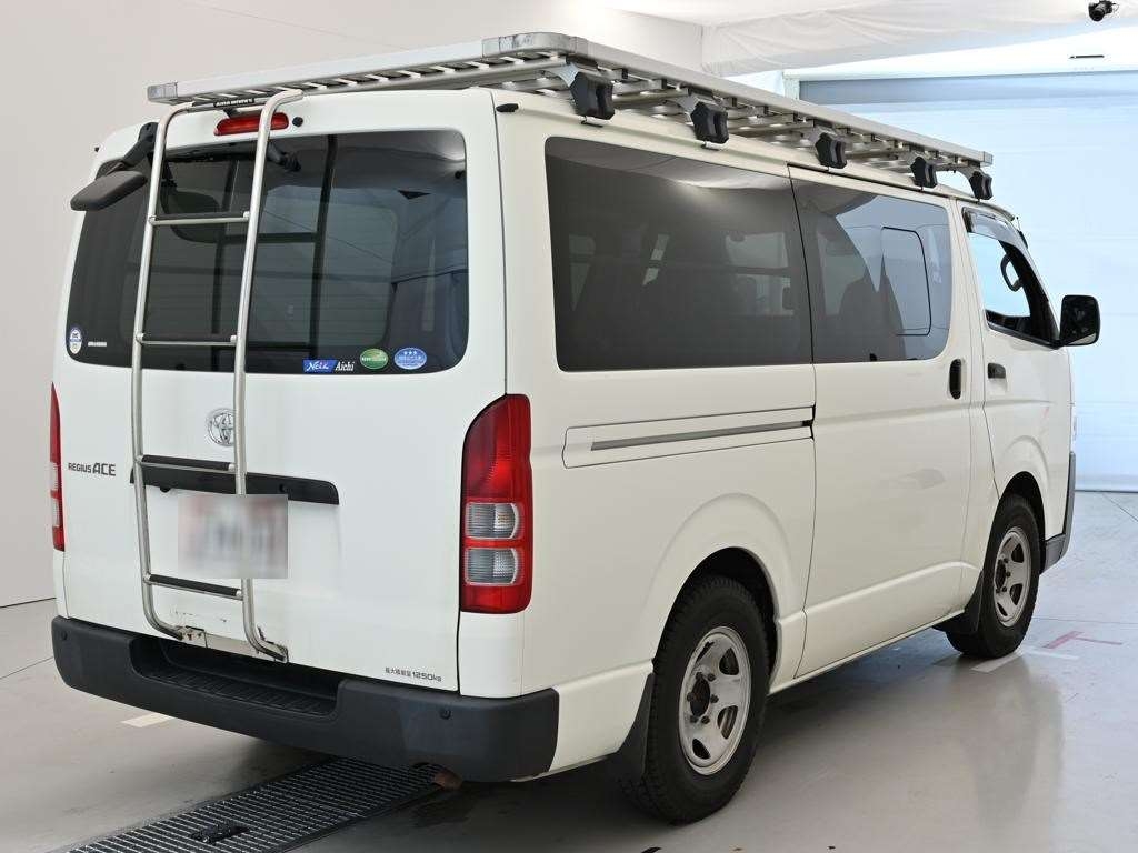 TOYOTA REGIUS ACE
