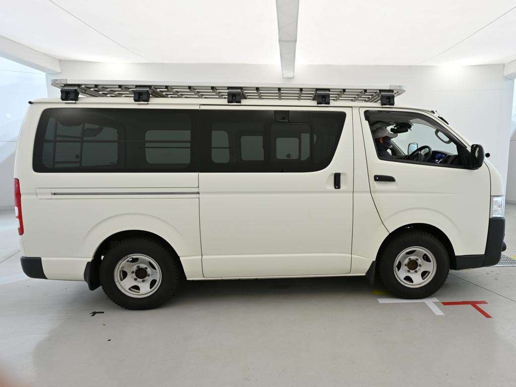 TOYOTA REGIUS ACE