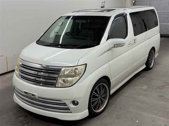 NISSAN ELGRAND