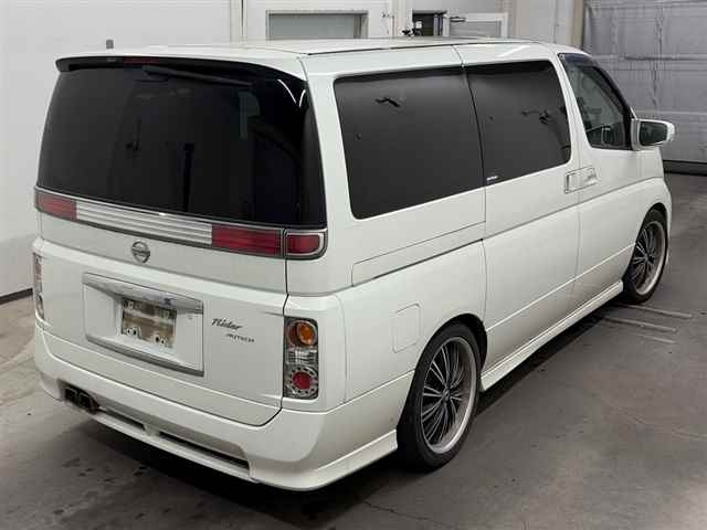 NISSAN ELGRAND