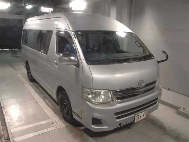 TOYOTA HIACE