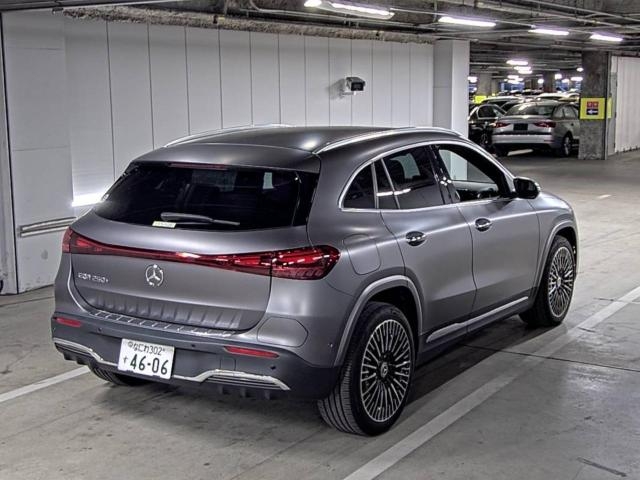 MERCEDES-BENZ EQA