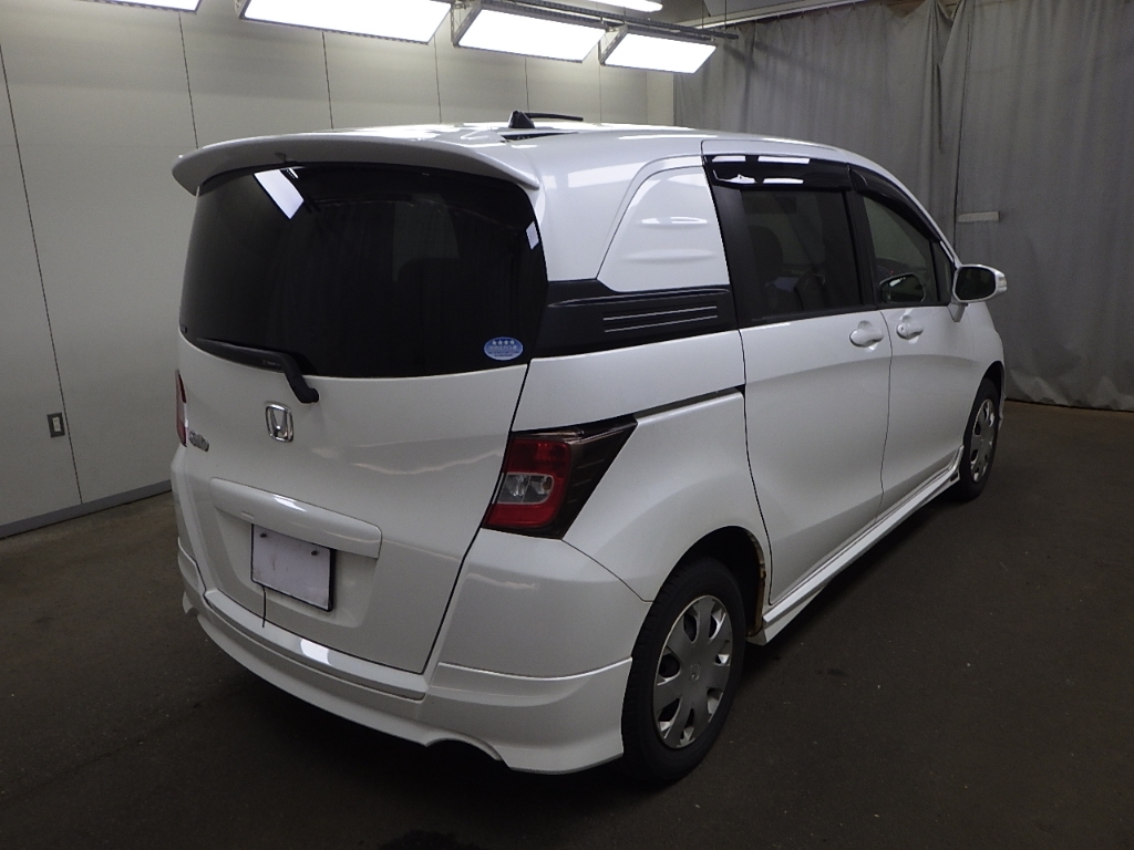 HONDA FREED SPIKE