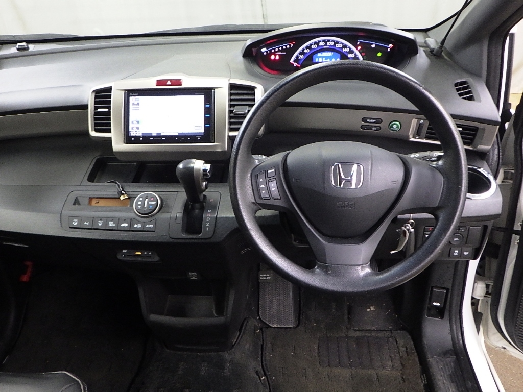 HONDA FREED SPIKE