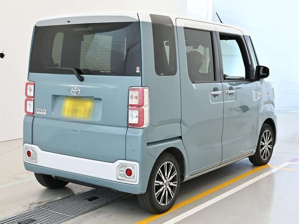 TOYOTA PIXIS MEGA