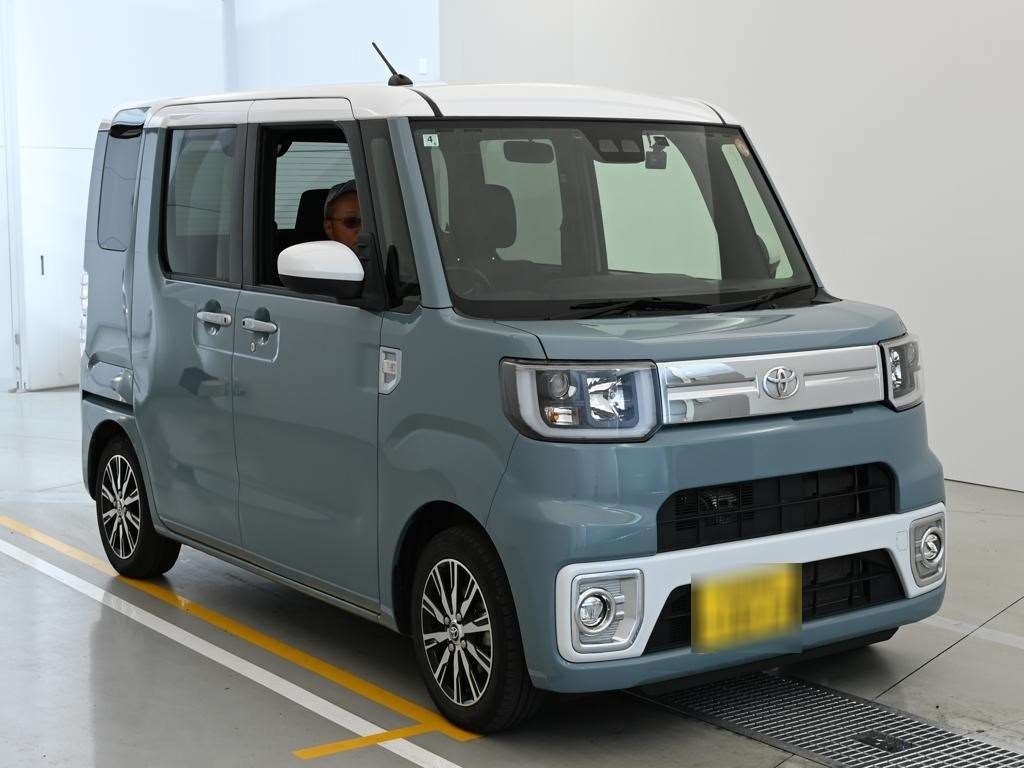 TOYOTA PIXIS MEGA