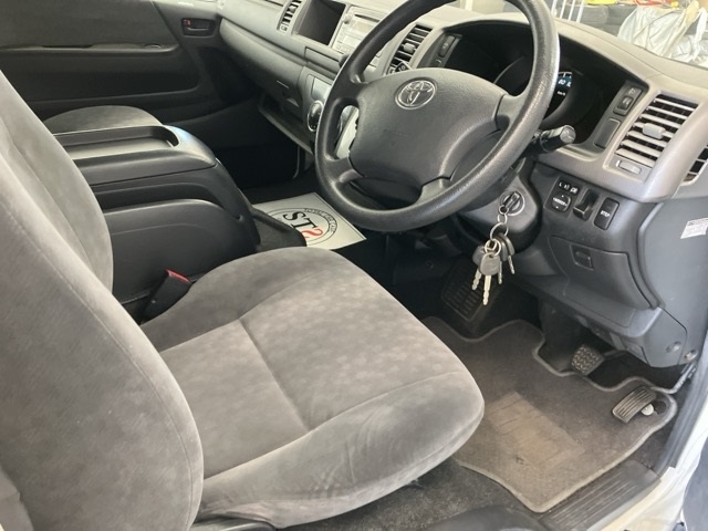 TOYOTA HIACE