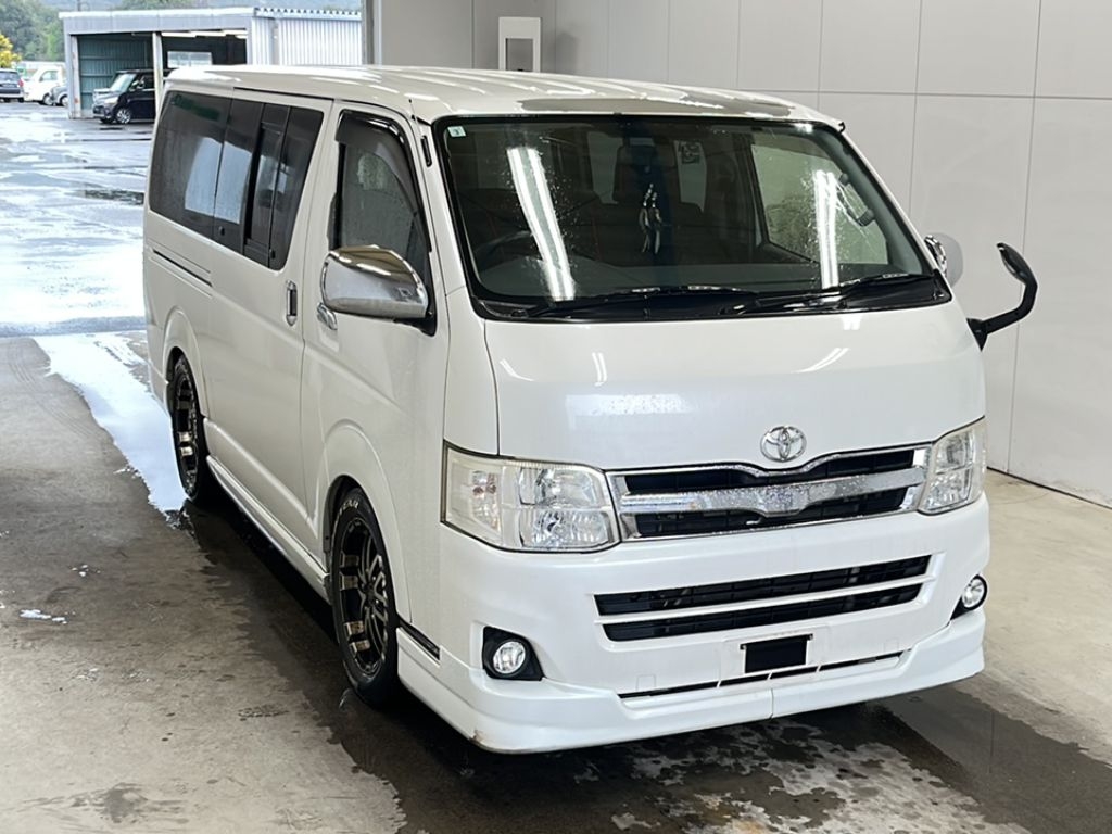 TOYOTA REGIUS ACE
