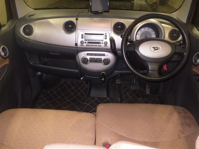 DAIHATSU MOVE LATTE