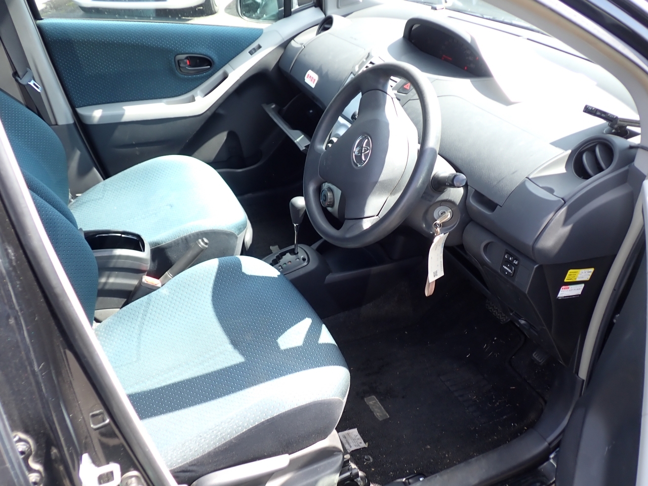 TOYOTA VITZ