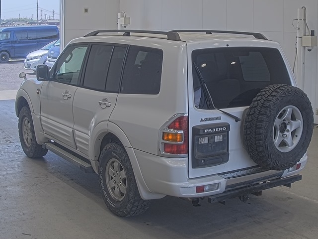 MITSUBISHI PAJERO
