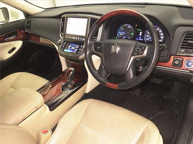 TOYOTA CROWN MAJESTA