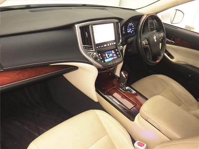 TOYOTA CROWN MAJESTA