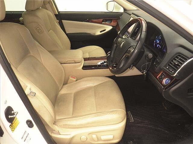 TOYOTA CROWN MAJESTA